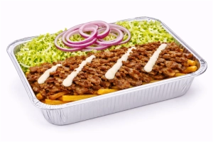 met sla, saus en gesmolten kaas